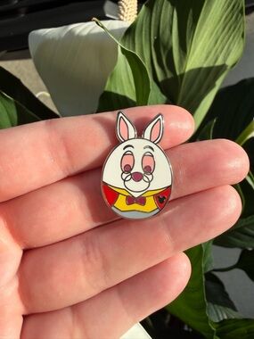 White rabbit Alice in Wonderland hidden Mickey pin five of five